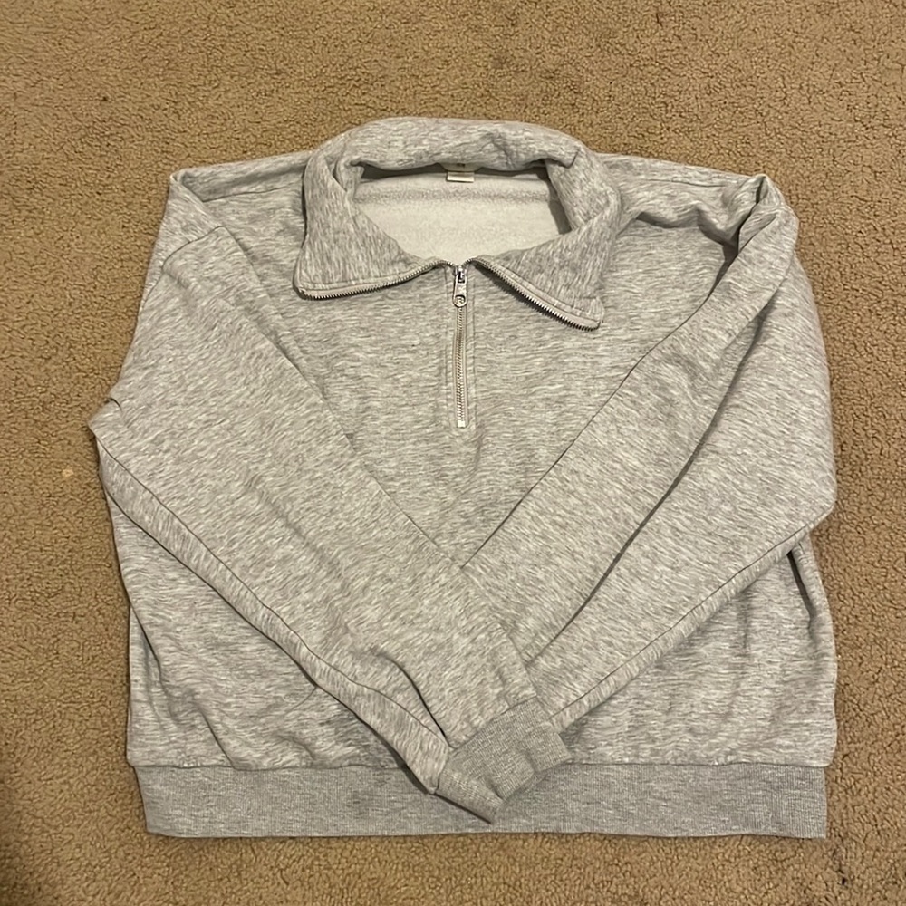 H&M cropped half zip sweatshirt Size: Large